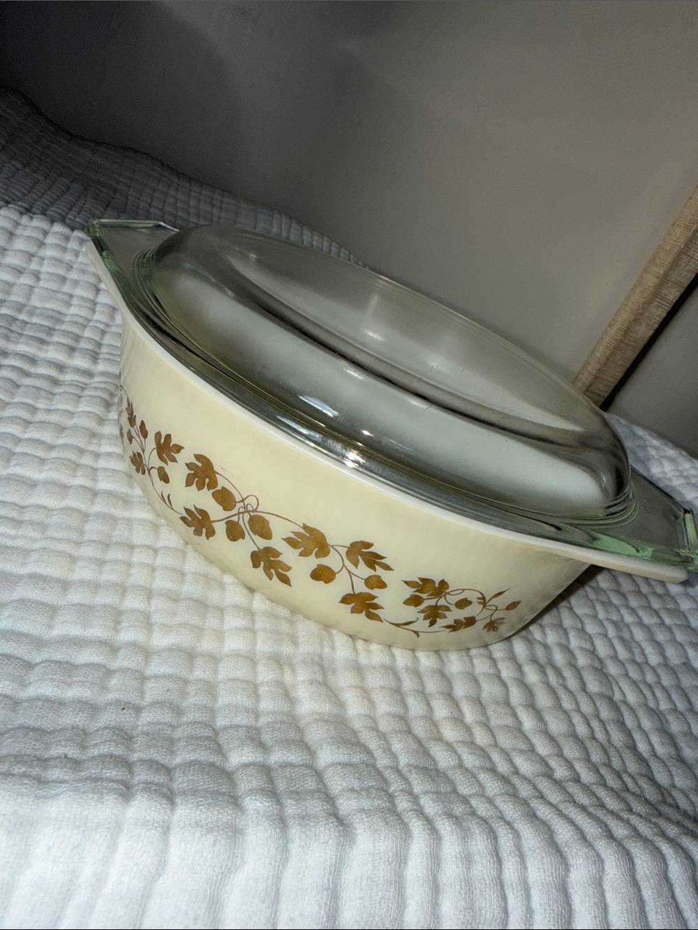 vintage Pyrex Golden Acorn patterned  casserole dish 943-C lid 043 1.5 qt